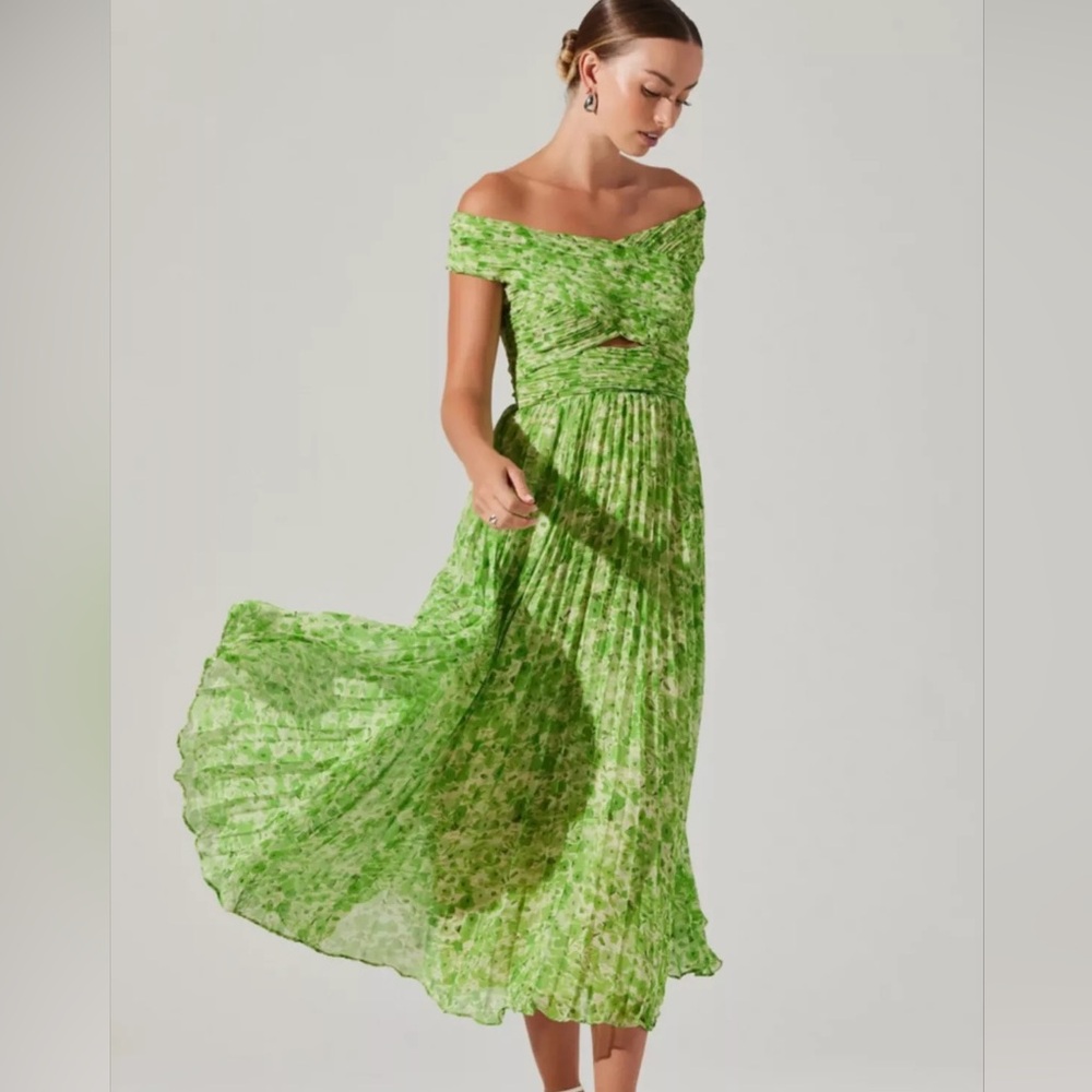 ASTR the Label | Leonara Pleated Midi Dress in Green Floral